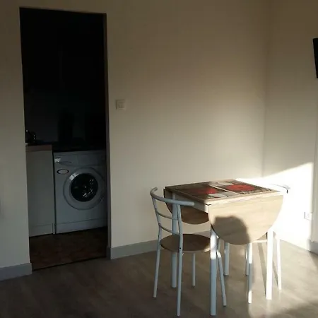Studio De L'est Apartment *
